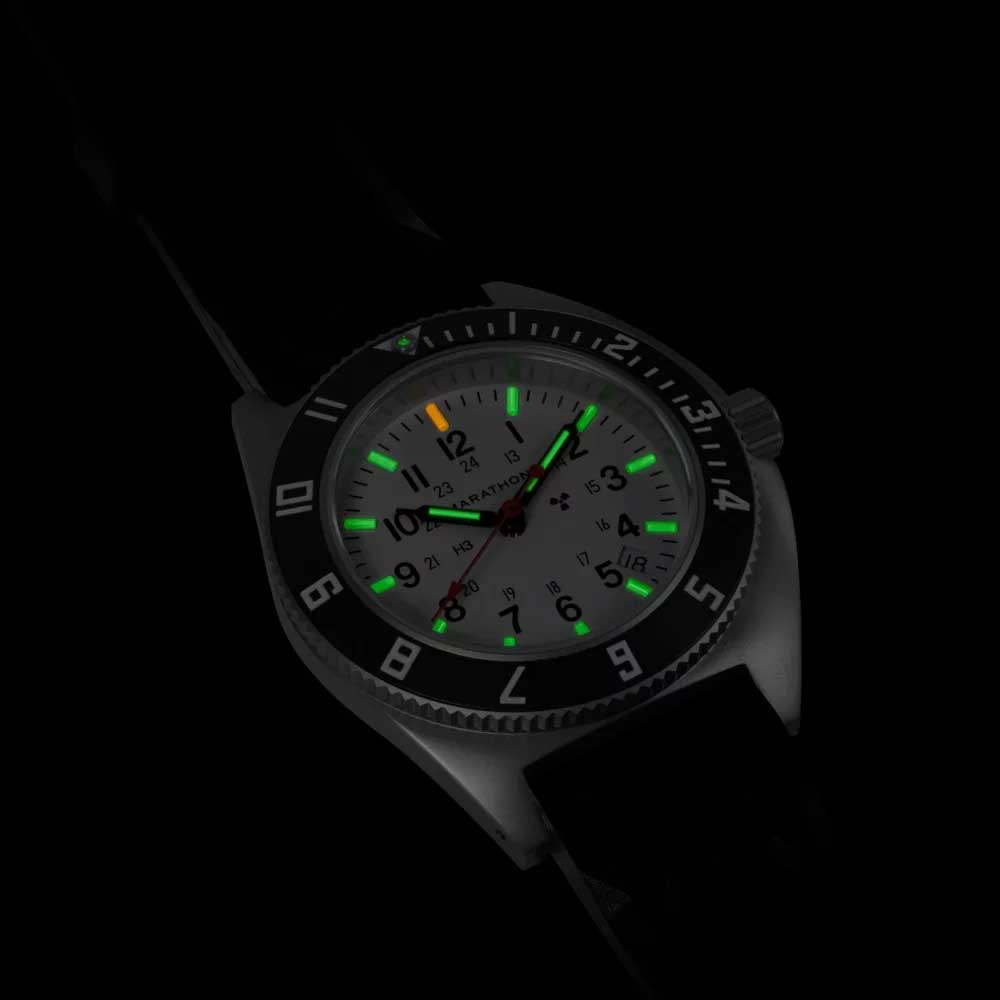 MARATHON SSNAV Arctic Steel Navigator Quarz – White Dial With Date – WW194013SS