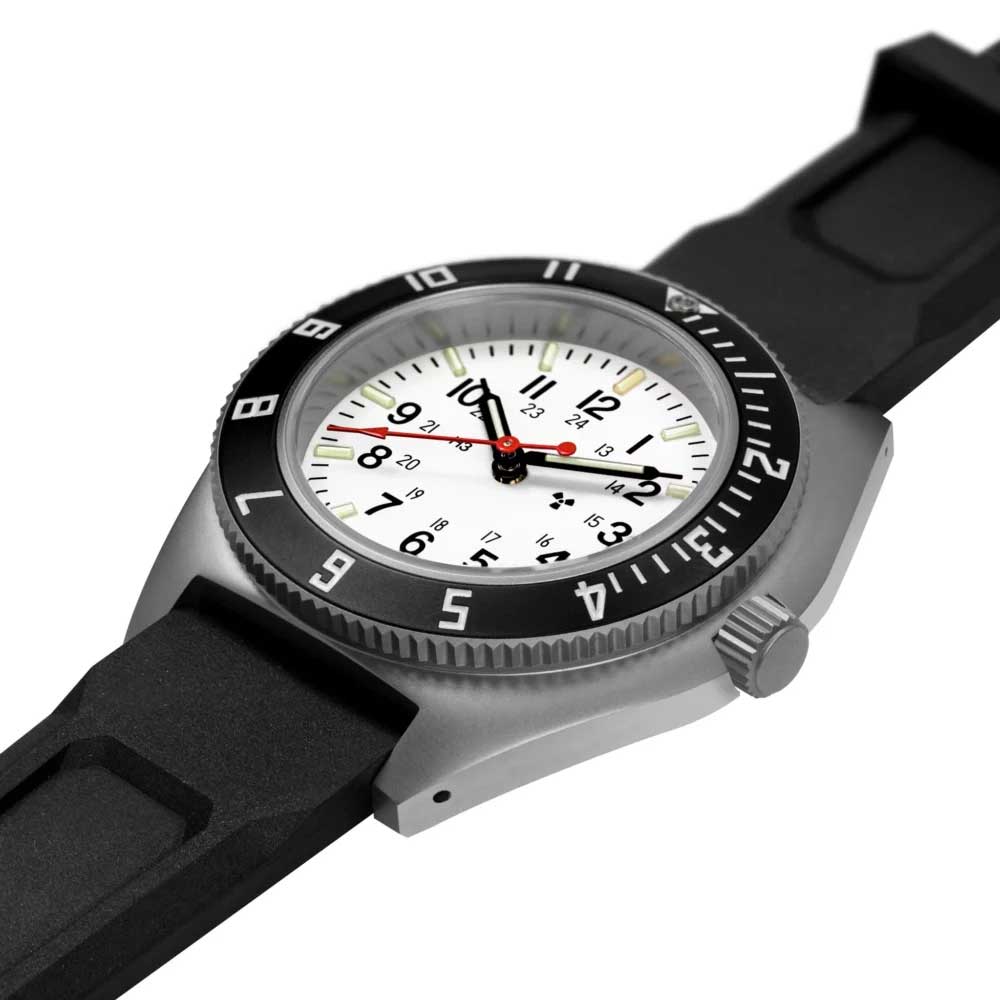 MARATHON SSNAV Arctic Steel Navigator Quarz – White Dial – WW194001SS