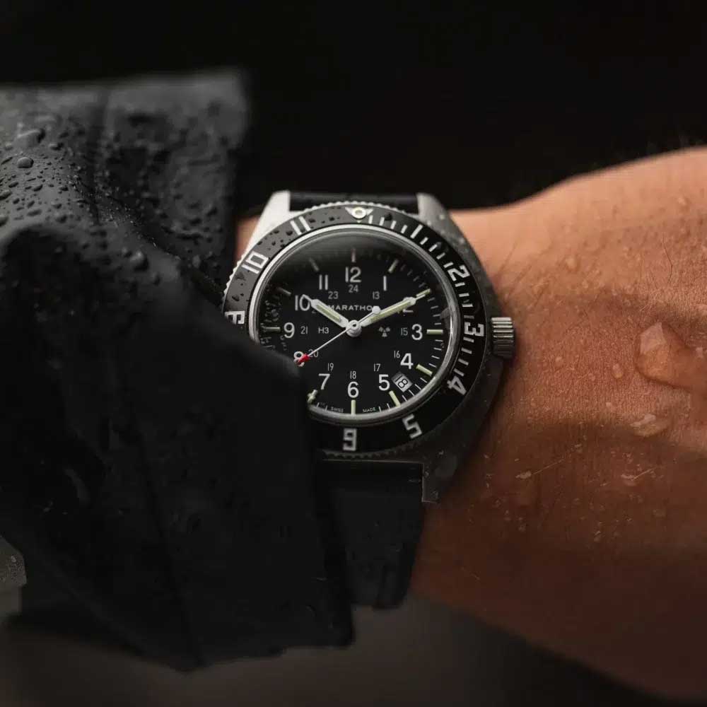 MARATHON SSNAV Steel Navigator Quarz Black Dial With Date WW194013SS