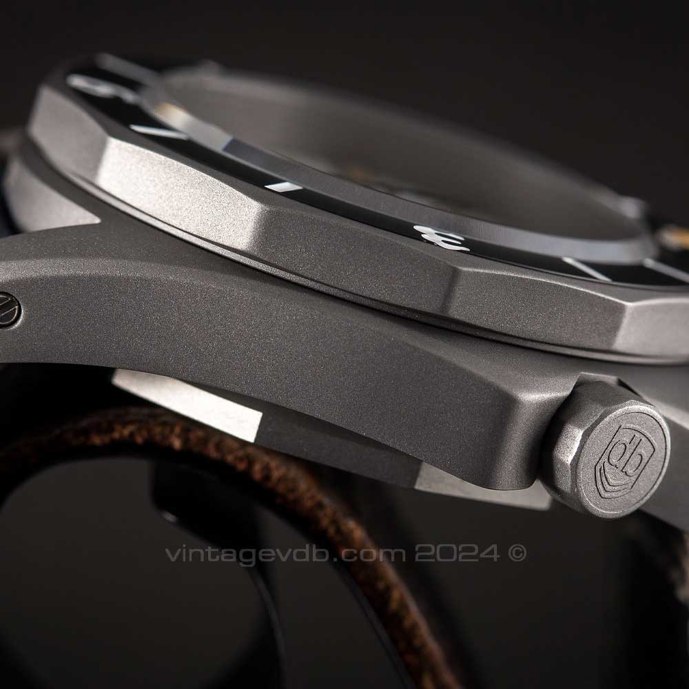 Vintage VDB F24 Titanium White