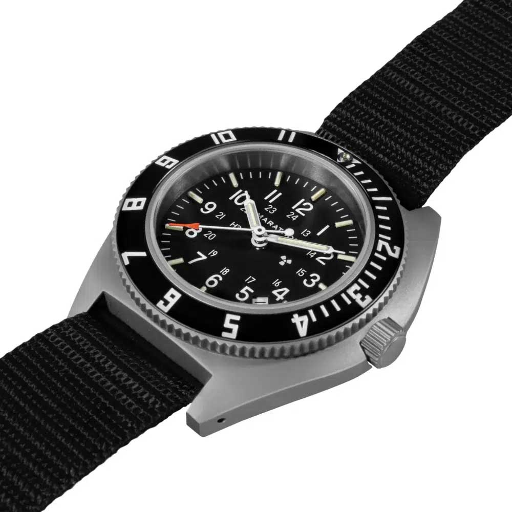 MARATHON SSNAV Steel Navigator Quarz Black Dial With Date WW194013SS
