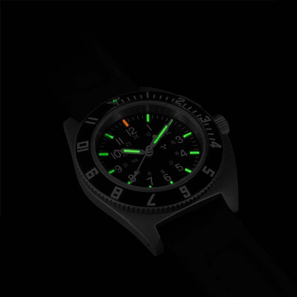 MARATHON SSNAV Steel Navigator Quarz Black Dial WW194001SS