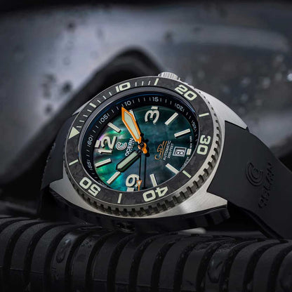 Ocean Crawler Core Diver - Black Mother of Pearl - Carbon Fiber Bezel