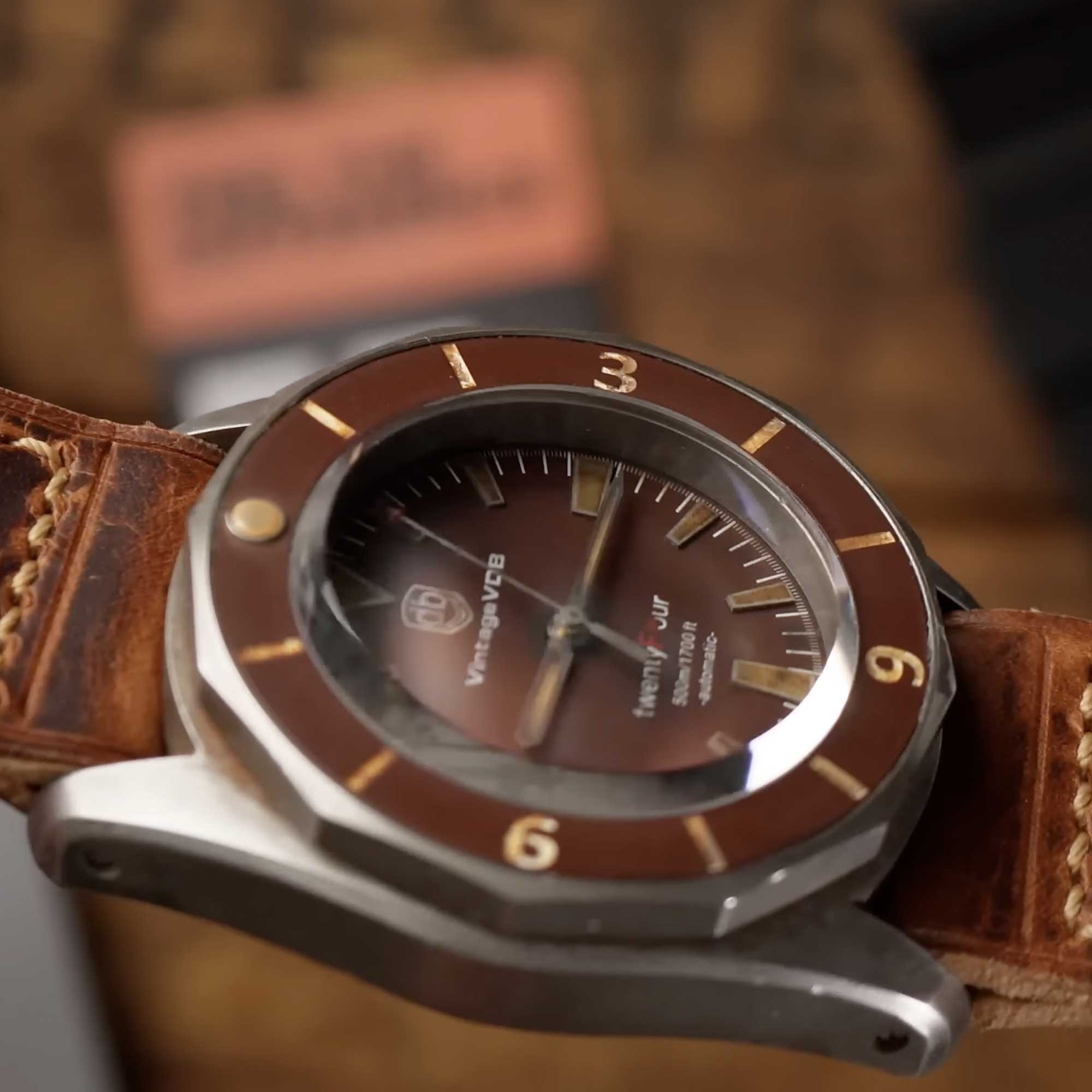 Vintage VDB F24 Brown Historical Limited 2/2 Fotouhr