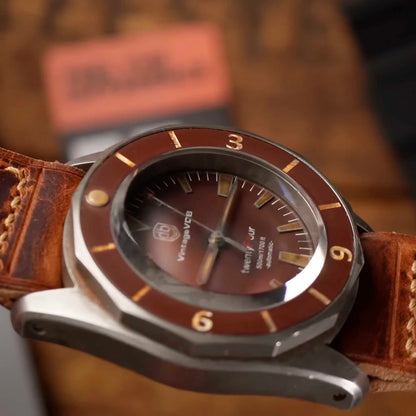 Vintage VDB F24 Brown Historical Limited 2/2 Fotouhr