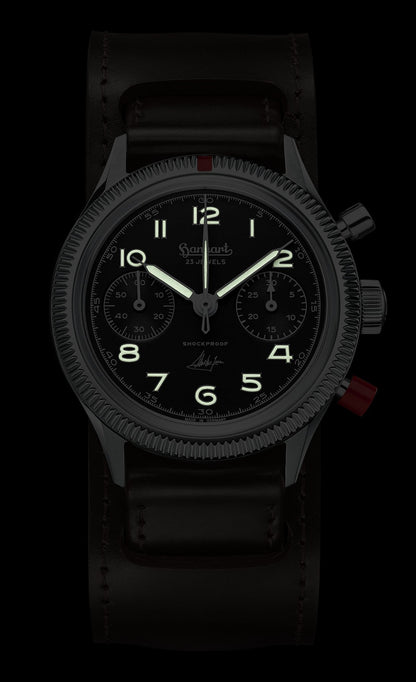 Hanhart 417 ES Steve McQueen Limited Edition No. 1 im Dunkeln mit leuchtenden Ziffern und Zeigern