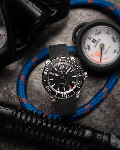 Hanhart AQUASPHERE Matte Black am Handgelenk, Moodbild