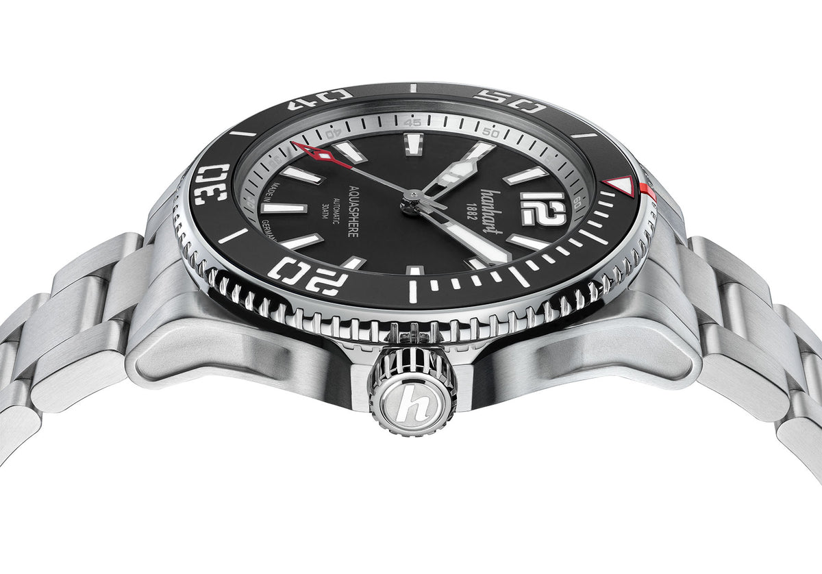 Hanhart AQUASPHERE Matte Black, 42mm am Edelstahlarmband, Seitenansicht