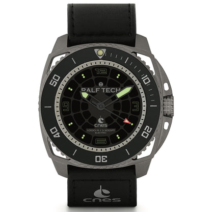 RALF TECH WRX Electric Supernova Millenium x CNES, Titan mit schwarzem Wabenzifferblatt, Frontalansicht